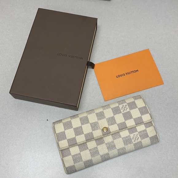 Louis Vuitton Handbags - 🌸Authentic Louis Vuitton Azur Sarah Wallet🌸